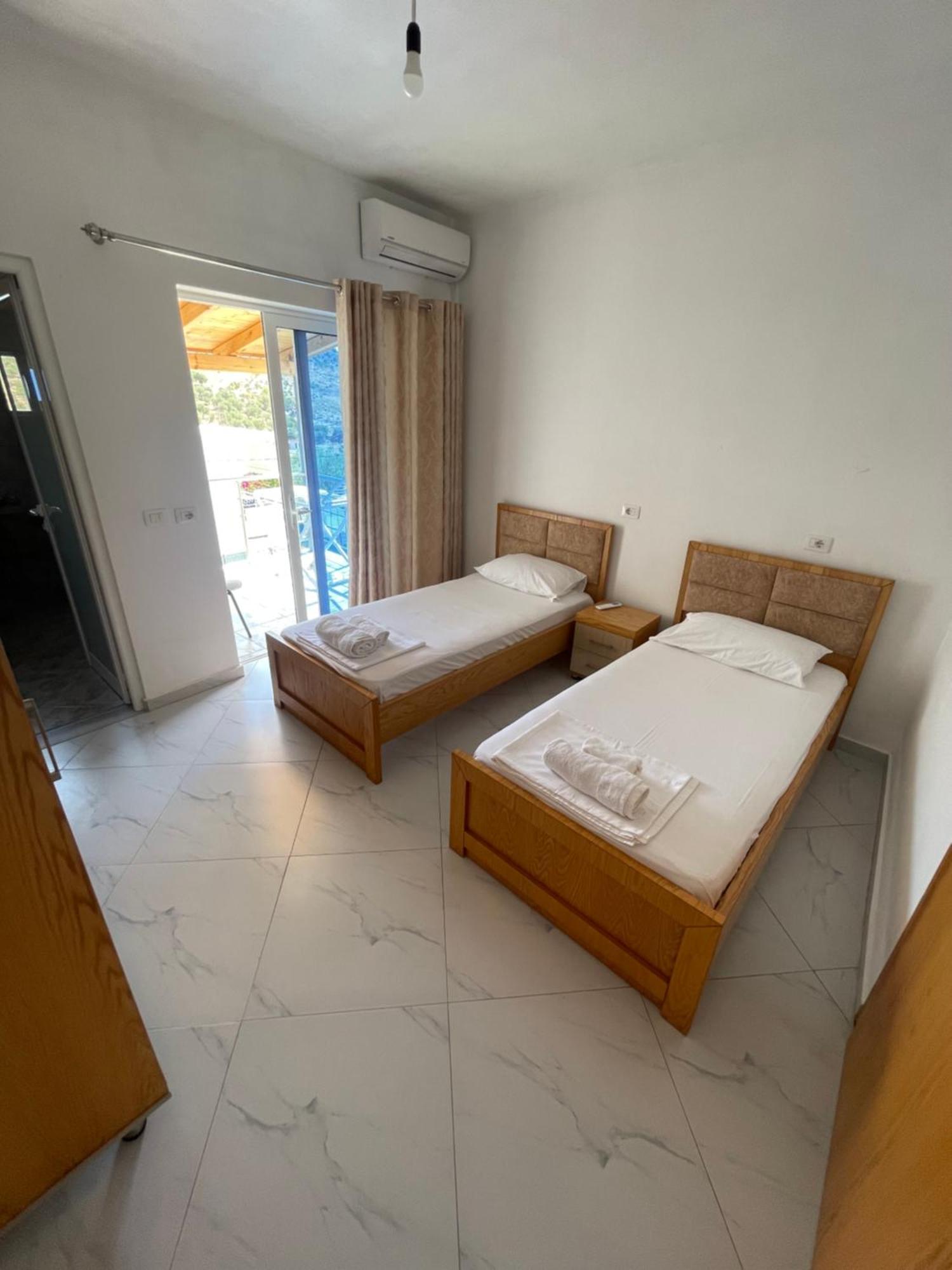 Olympia Guesthouse คซามิล ภายนอก รูปภาพ